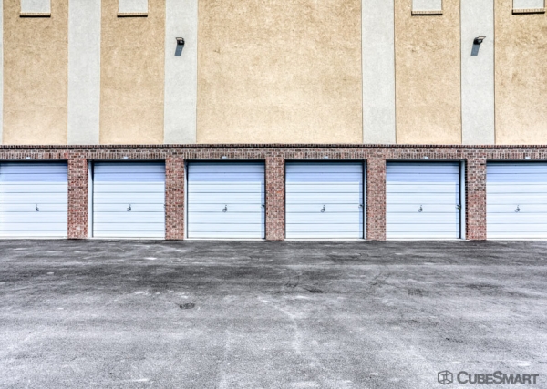 Facility photo: //images.sparefoot.com/medium/235747686f6dc9cec3f.jpg