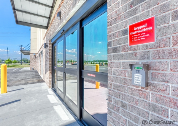 Facility photo: //images.sparefoot.com/medium/235747698c41c360404.jpg