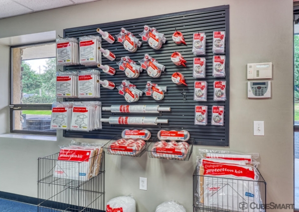 Facility photo: //images.sparefoot.com/medium/235748687f4cd8172b3.jpg