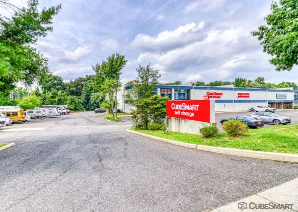 Facility photo: //images.sparefoot.com/medium/2357486890653763860.jpg