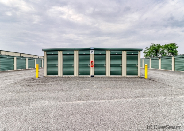 Facility photo: //images.sparefoot.com/medium/235749688343f92b765.jpg
