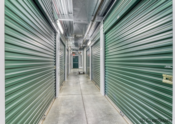 Facility photo: //images.sparefoot.com/medium/235749691ee67e7c4fa.jpg