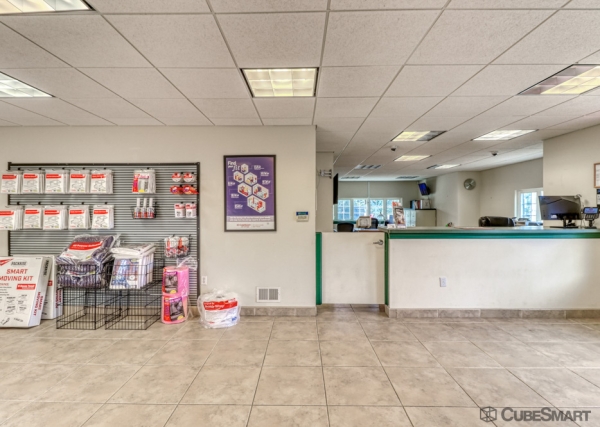 Facility photo: //images.sparefoot.com/medium/235749693be4eaf000c.jpg