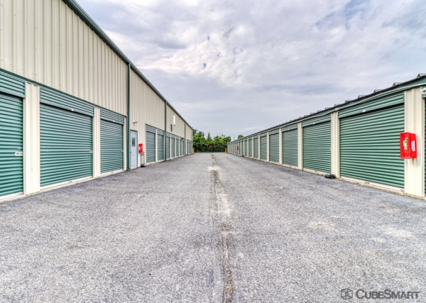 Facility photo: //images.sparefoot.com/medium/235749698d9e616758c.jpg