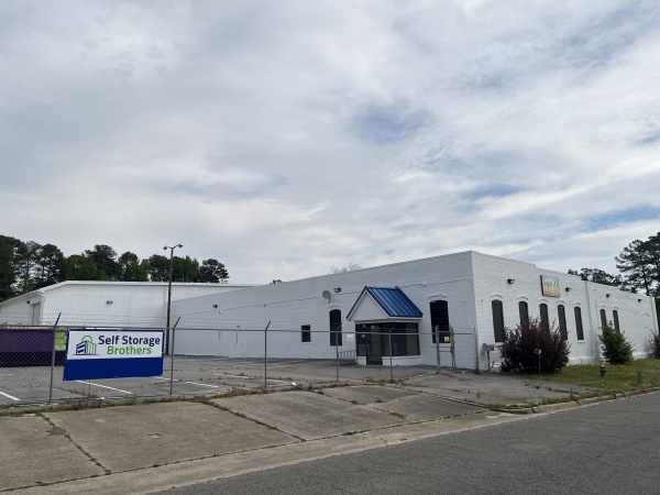 Facility photo: //images.sparefoot.com/medium/2357726887bbc76ea22.jpg