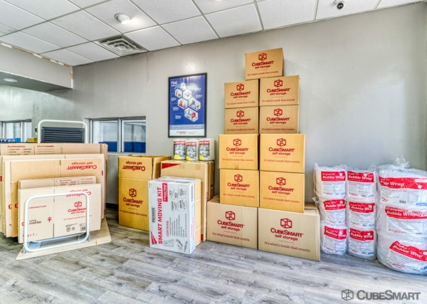 Facility photo: //images.sparefoot.com/medium/23577669dcb0e52e572.jpg