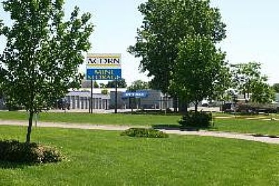 Facility photo: //images.sparefoot.com/medium/2357896618225080076.jpg