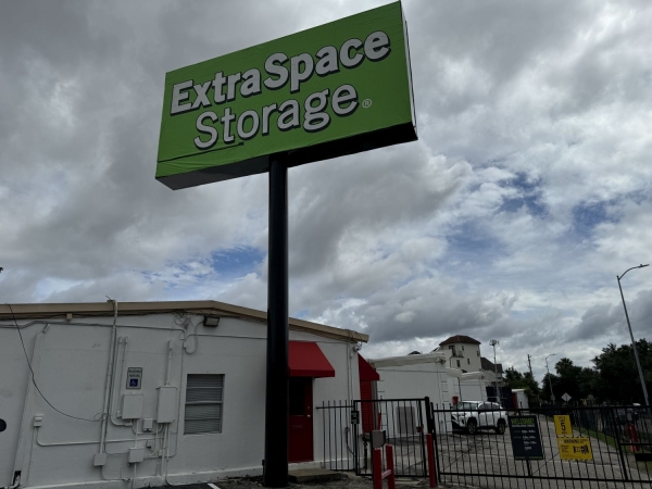 Storage Units at Extra Space Storage - 6458 - Houston - Buffalo Speedway - 9419 Buffalo Speedway
