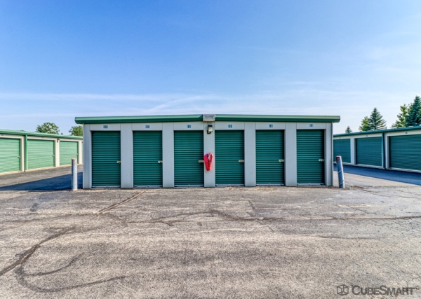 Facility photo: //images.sparefoot.com/medium/235825688b2594a15db.jpg