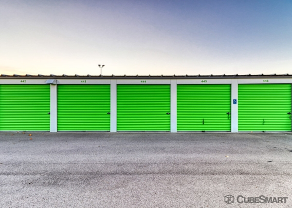 Facility photo: //images.sparefoot.com/medium/235826688b259b05e85.jpg