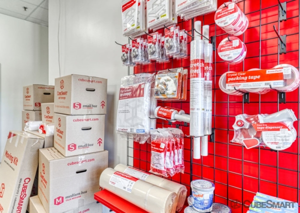 Facility photo: //images.sparefoot.com/medium/235827695f73bd38ee3.jpg