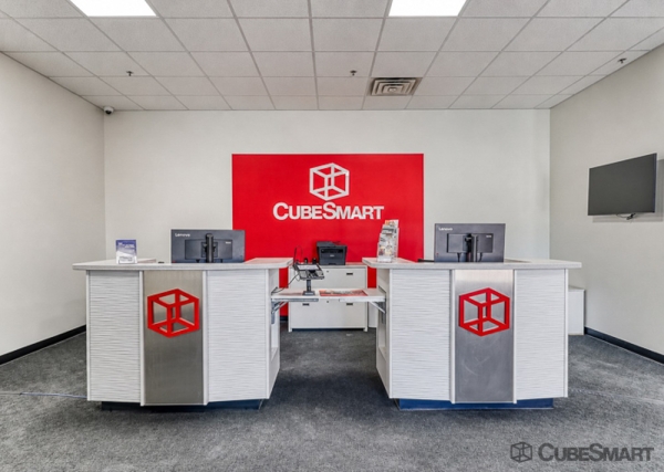 Facility photo: //images.sparefoot.com/medium/2358276a11545b38ad1.jpg