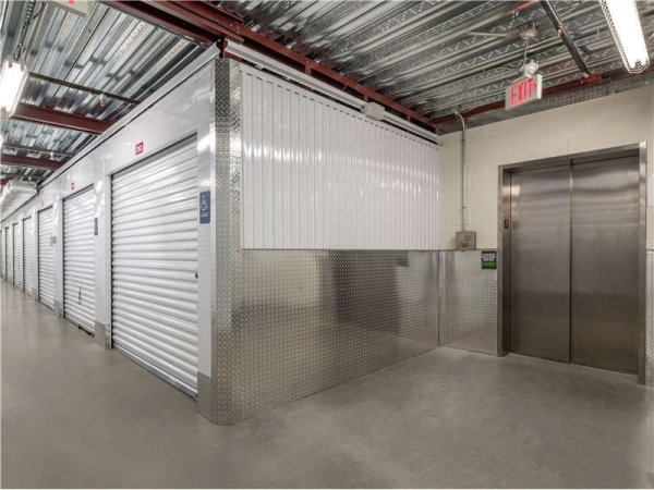 Facility photo: //images.sparefoot.com/medium/235890699434ebce019.jpg