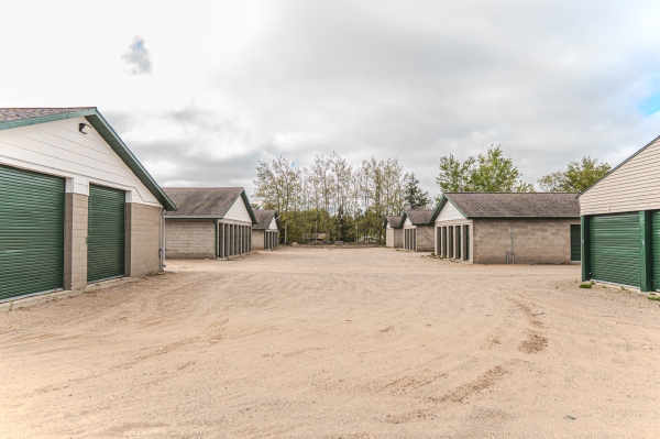 Facility photo: //images.sparefoot.com/medium/235898690e2cc81946f.jpg