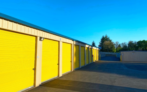 Facility photo: //images.sparefoot.com/medium/2359266622e4f3053ec.jpg