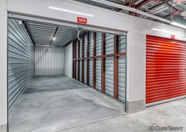 Facility photo: //images.sparefoot.com/medium/2359306890628d89eb7.jpg