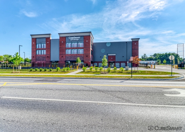 Facility photo: //images.sparefoot.com/medium/2359306977305dbcc1c.jpg