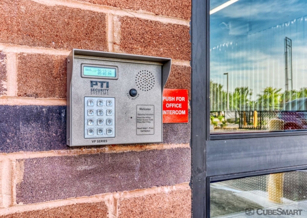 Facility photo: //images.sparefoot.com/medium/2359306985a970e5c20.jpg