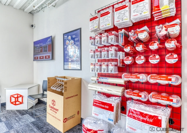 Facility photo: //images.sparefoot.com/medium/23593168834284c3b43.jpg