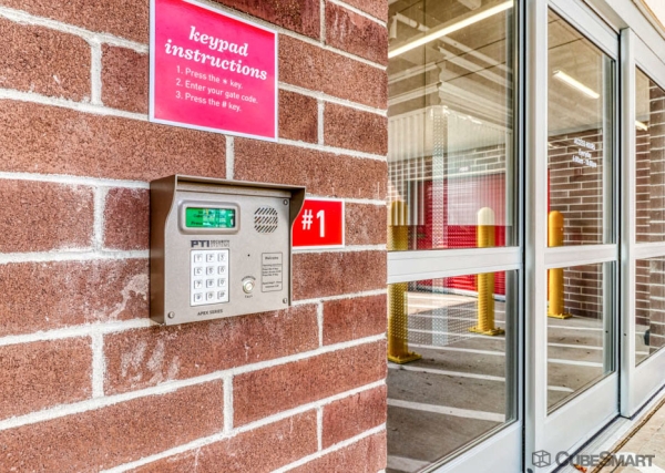 Facility photo: //images.sparefoot.com/medium/235931688342885ed34.jpg