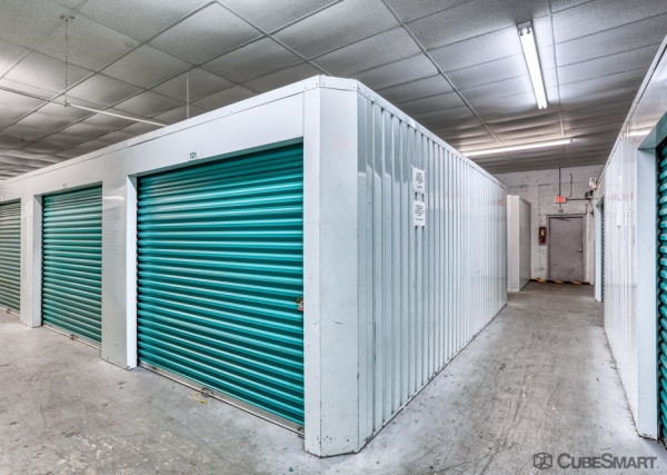 Facility photo: //images.sparefoot.com/medium/235997688330b776498.jpg