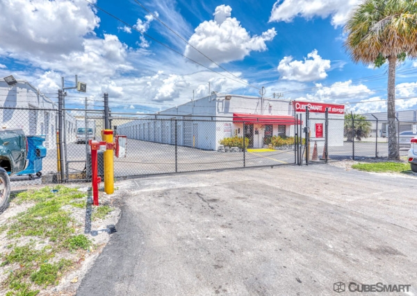 Facility photo: //images.sparefoot.com/medium/235997688330bad4f99.jpg