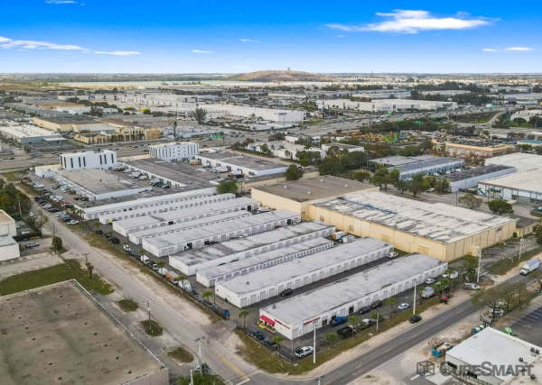 Facility photo: //images.sparefoot.com/medium/23599769fc3d53d74f5.jpg