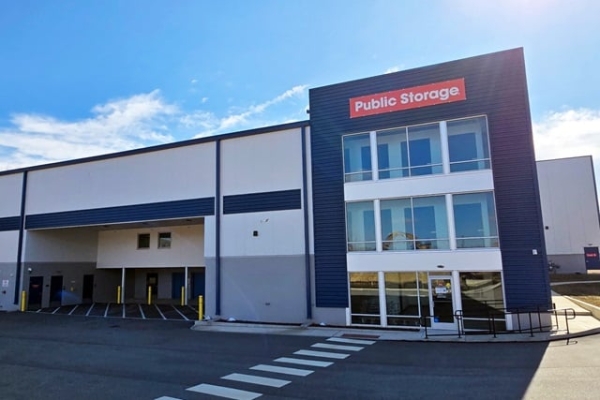 Facility photo: //images.sparefoot.com/medium/23599869f4a9150bec5.jpg