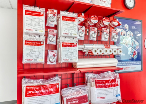 Facility photo: //images.sparefoot.com/medium/236065686f7a9e9fc62.jpg