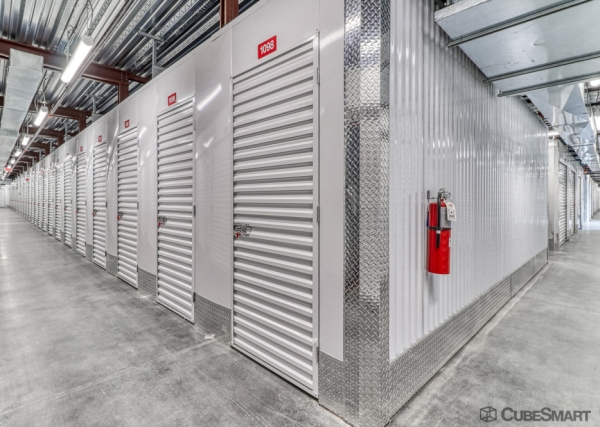 Facility photo: //images.sparefoot.com/medium/236065686f7a9fb1304.jpg