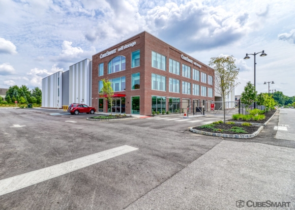 Facility photo: //images.sparefoot.com/medium/236065688b286620eac.jpg