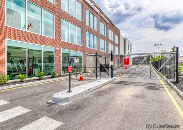 Facility photo: //images.sparefoot.com/medium/236065698462372162a.jpg