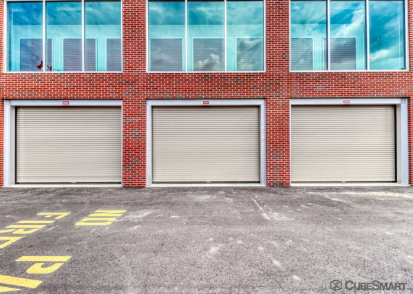 Facility photo: //images.sparefoot.com/medium/2360656989aa43b7781.jpg