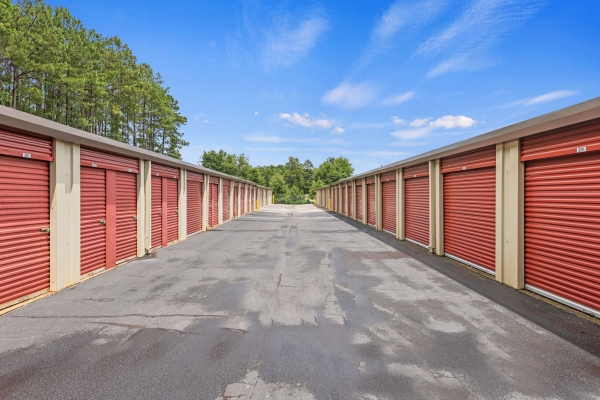 Facility photo: //images.sparefoot.com/medium/23608666bdf8aaebd6a.jpg