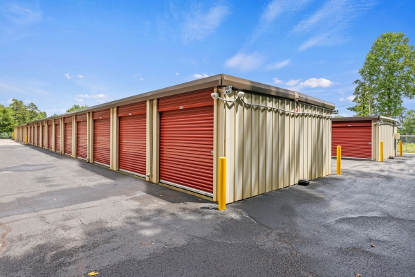 Facility photo: //images.sparefoot.com/medium/23608666bdf8aeb3aad.jpg