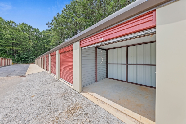 Facility photo: //images.sparefoot.com/medium/23608666bdf8b3cfe0f.jpg