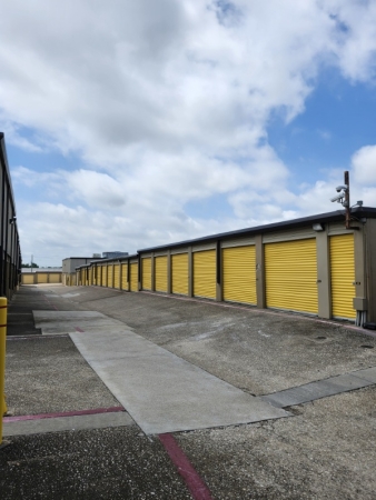Facility photo: //images.sparefoot.com/medium/2361196889356f976ec.jpg