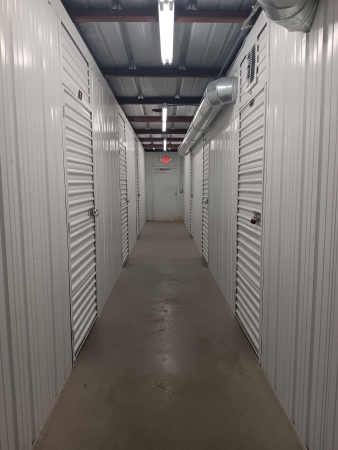 Facility photo: //images.sparefoot.com/medium/2361246889352a43973.jpeg