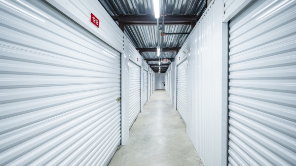 Facility photo: //images.sparefoot.com/medium/2361466889257b0912b.jpg