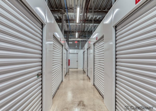 Facility photo: //images.sparefoot.com/medium/236150695f68f87783f.jpg