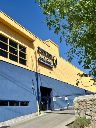 Facility photo: //images.sparefoot.com/medium/236161663d0737f2601.jpg