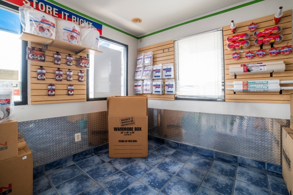 Facility photo: //images.sparefoot.com/medium/23621568892f4ae1316.jpg