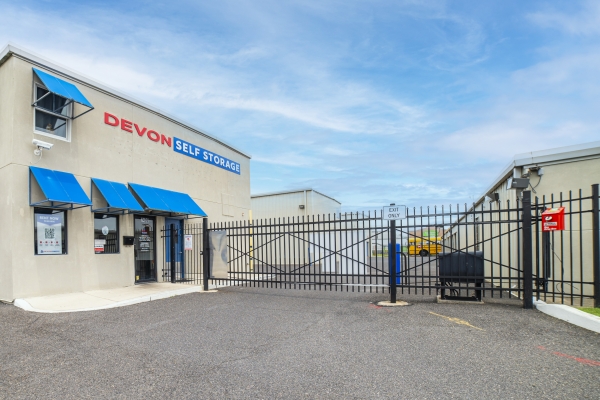 Facility photo: //images.sparefoot.com/medium/23621568892f4d04a86.jpg