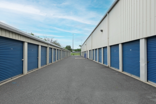 Facility photo: //images.sparefoot.com/medium/23621568892f4f531aa.jpg