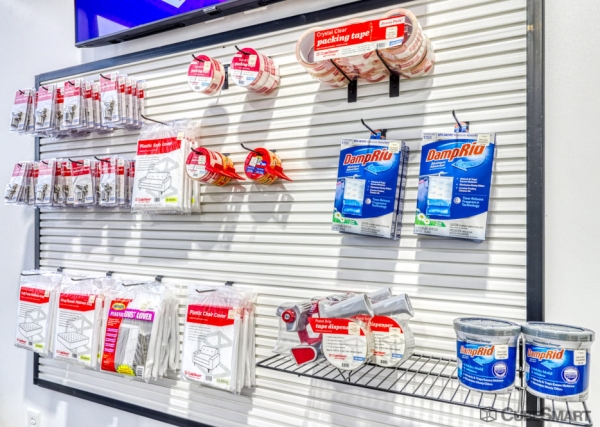 Facility photo: //images.sparefoot.com/medium/236216695f73d5b0a10.jpg