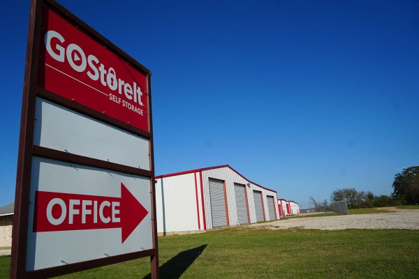 Facility photo: //images.sparefoot.com/medium/236262697424d72a350.jpg