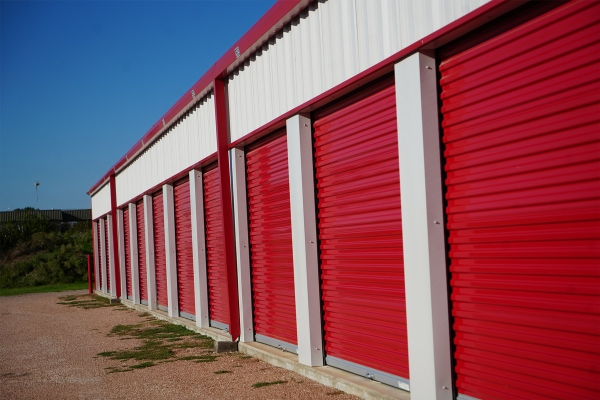 Facility photo: //images.sparefoot.com/medium/236262697424da0720f.jpg