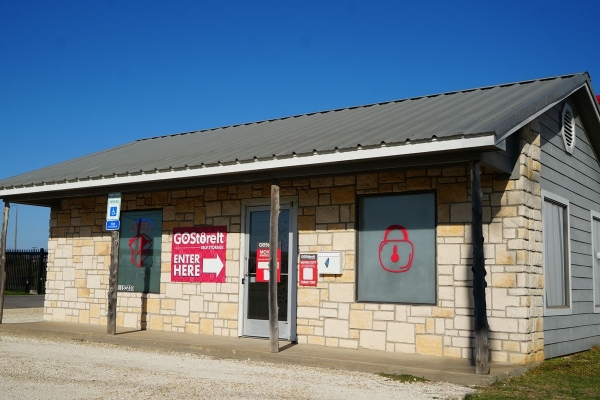 Facility photo: //images.sparefoot.com/medium/236262697779162a8cb.jpg