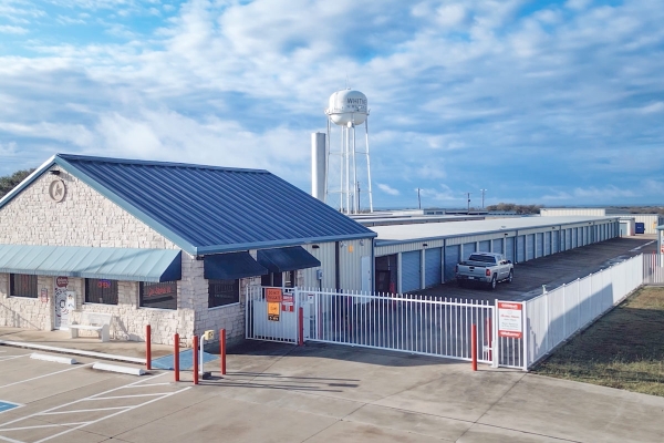 Facility photo: //images.sparefoot.com/medium/23626469742545037d0.jpg