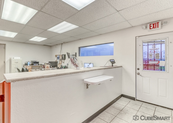 Facility photo: //images.sparefoot.com/medium/236265693a70a23927d.jpg